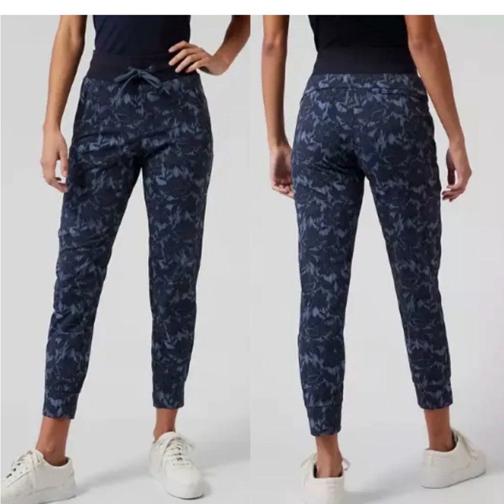 Athleta Trekkie North Jogger in Ethereal Bloom Cottage Blue, Size 6